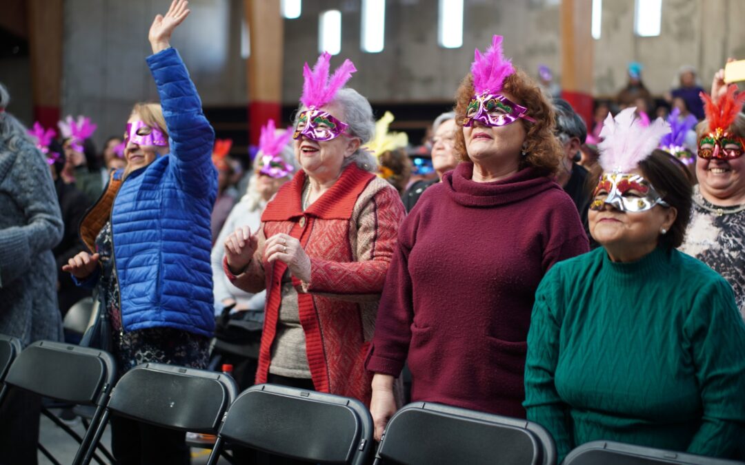 Máscaras y Antifaces dieron color a una entretenida celebración de egreso del Programa MÁS